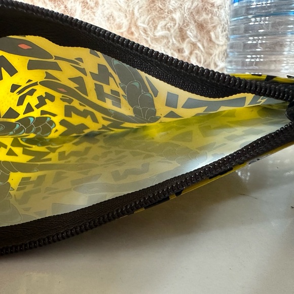 NWT Smashbox Yellow & Black Serpent Snake Print Makeup Bag Clutch - Picture 5 of 6